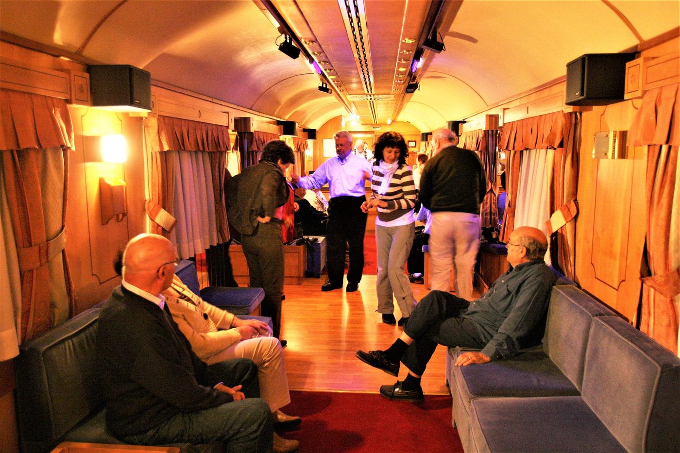 Lounge & Bar Cars